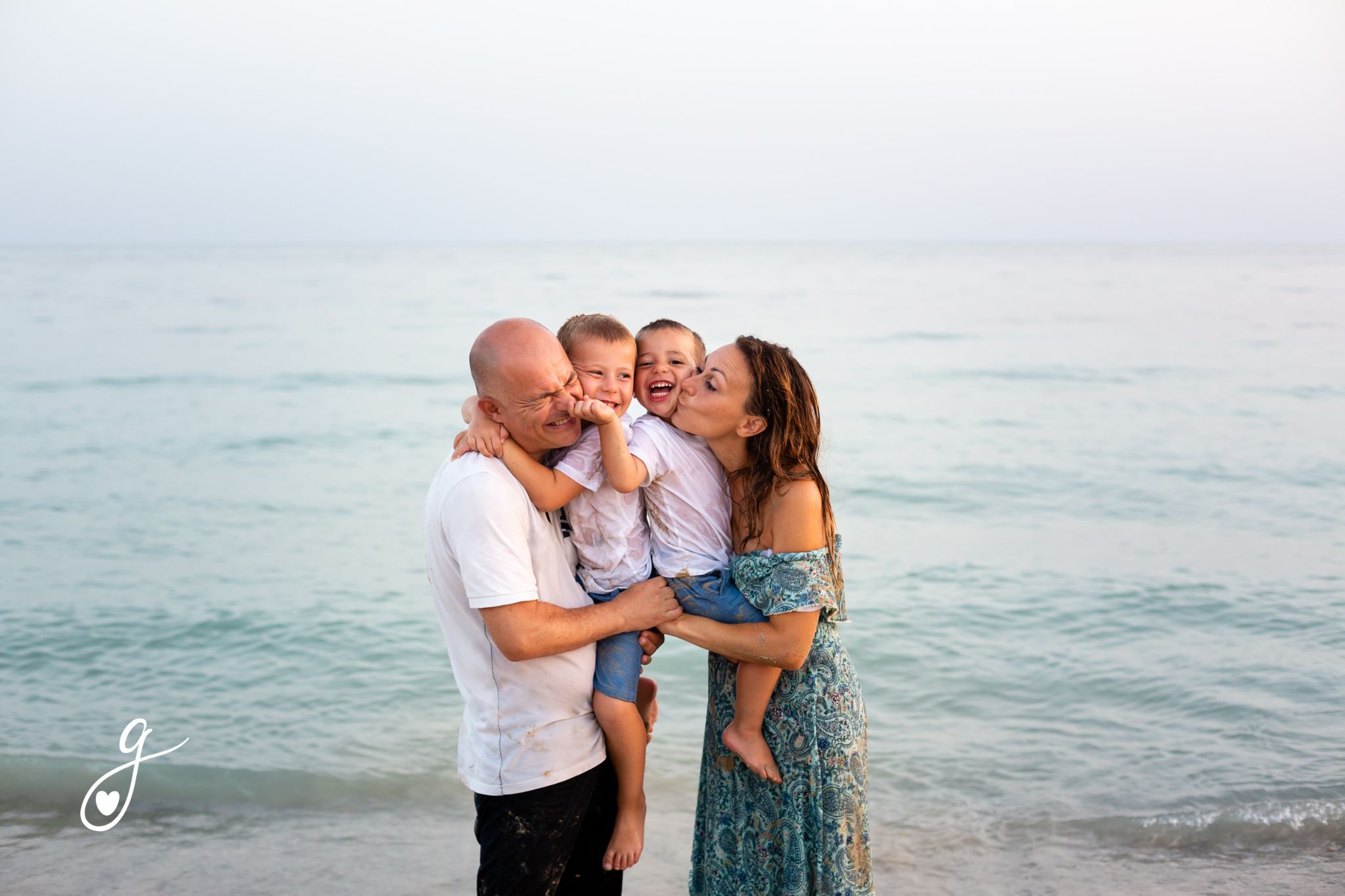 Servizio fotografico famiglia al mare